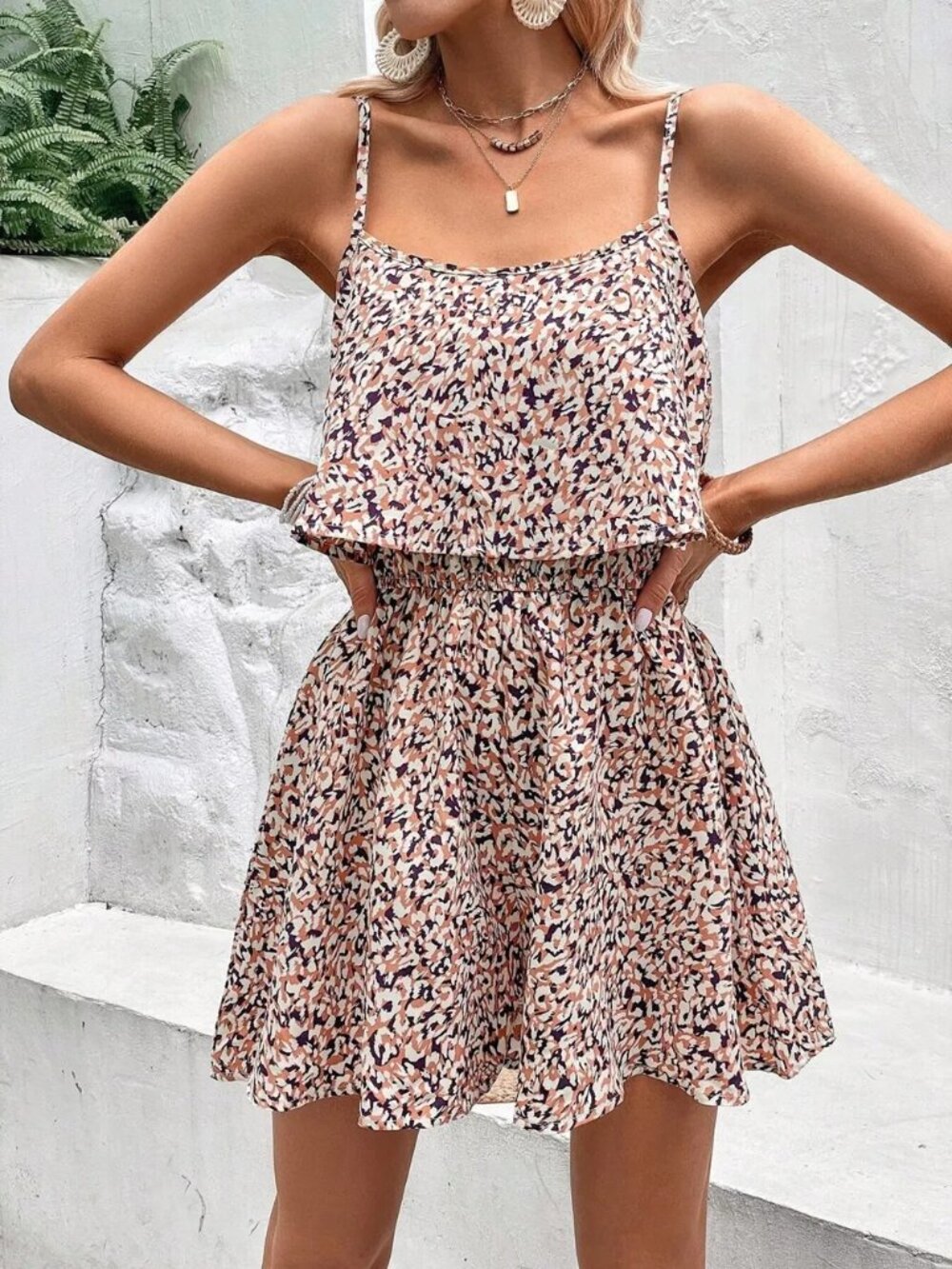 Printed Spaghetti Strap Romper - Picture 5 of 8